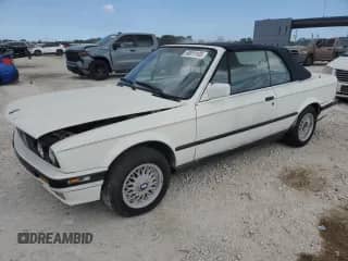 1991 BMW 3 Series z VIN WBABB2317MEC26337, wystawiony jako Copart lot #56911105 z przebiegiem 156 780 mil mil oraz Czysty tytuł • Clean title. Historia ofert i sprzedaży dostępna na DreamBid. Obrazek 1.
