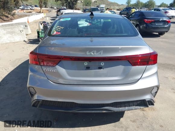 ✅ 2023 Kia Forte LXS • VIN: 3KPF24AD7PE672054 • Lot: 41841524. Wystawiony na IAAI z przebiegiem 50 022 mil. Bezpłatny archiwum sprzedaży aukcyjnych z USA i szczegółowy raport historii pojazdu na DreamBid. Zdjęcie 16.