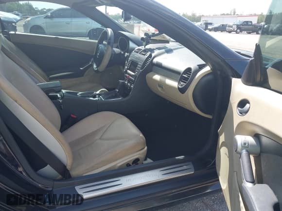 ✅ 2008 Mercedes-Benz SLK 350 • VIN: WDBWK56F38F186671 • Лот: 42748636. Опубликован ранее на IAAI с пробегом 117 824 миль. Бесплатный доступ к архиву аукционных продаж из США и подробный отчёт об истории автомобиля на DreamBid. Изображение 5.