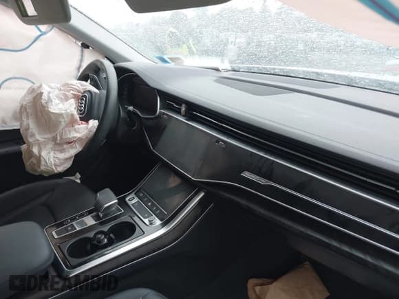 ✅ 2023 Audi Q7 Premium • VIN: WA1ACBF72PD009565 • Lot: 41022701. Wystawiony na IAAI z przebiegiem 20 558 mil. Bezpłatny archiwum sprzedaży aukcyjnych z USA i szczegółowy raport historii pojazdu na DreamBid. Zdjęcie 5.