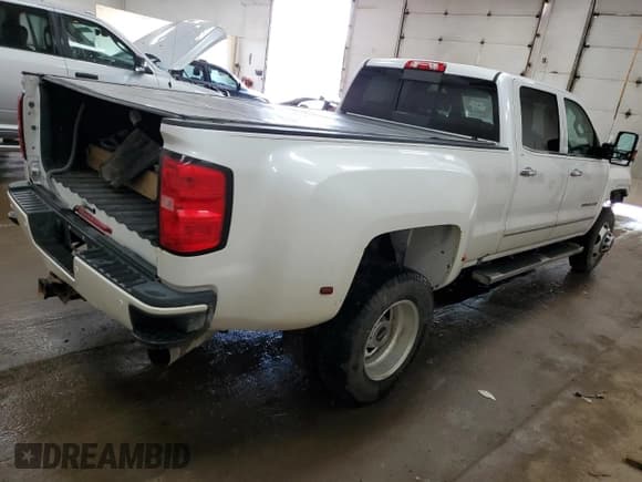 ✅ 2018 GMC Sierra 3500HD Denali • VIN: 1GT42YEYXJF261630 • Lot: 64598444. Wystawiony na Copart z przebiegiem Nie podano. Bezpłatny archiwum sprzedaży aukcyjnych z USA i szczegółowy raport historii pojazdu na DreamBid. Zdjęcie 3.