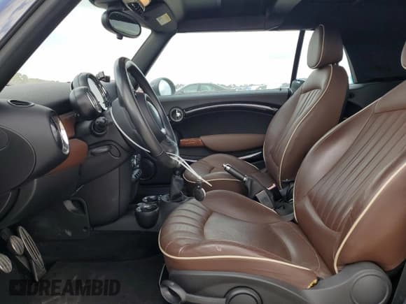 ✅ 2011 MINI Convertible S • VIN: WMWZP3C58BTX83725 • Лот: 44418965. Опубликован ранее на Copart с пробегом 45 401 миль. Бесплатный доступ к архиву аукционных продаж из США и подробный отчёт об истории автомобиля на DreamBid. Изображение 7.