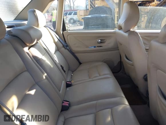 ✅ 2000 Volvo S70 • VIN: YV1LS61JXY2642981 • Lot: 41807187. Listed on IAAI with 331,922 mi. Free auction sales archive from the USA and detailed vehicle history report at DreamBid. Image 8.