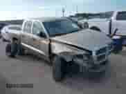 2005 Dodge Dakota Laramie с VIN 1D7HE58N25S202907, выставлен на аукционе IAAI как лот 42654313 с пробегом 245 284 миль миль и . История ставок и продаж доступна на DreamBid. Изображение 1.