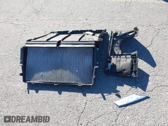 ✅ 2019 Tesla Model S 75D • VIN: 5YJSA1E25KF306895 • Lot: 43749286. Listed on IAAI with 92,686 mi. Free auction sales archive from the USA and detailed vehicle history report at DreamBid. Image 12.