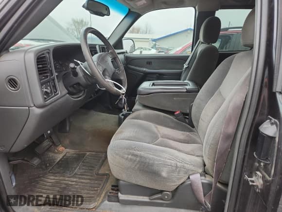 ✅ 2003 Chevrolet Silverado 1500 LS • VIN: 2GCEC19V531410724 • Lot: 93636465. Listed on Copart with 242,054 mi. Free auction sales archive from the USA and detailed vehicle history report at DreamBid. Image 7.