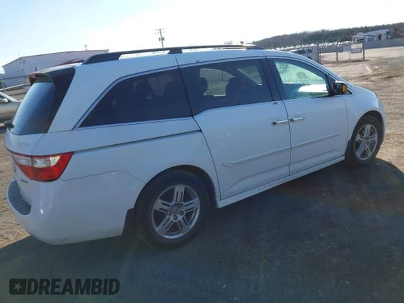 ✅ 2011 Honda Odyssey Touring • VIN: 5FNRL5H93BB053052 • Lot: 43788957. Listed on IAAI with 178,627 mi. Free auction sales archive from the USA and detailed vehicle history report at DreamBid. Image 4.