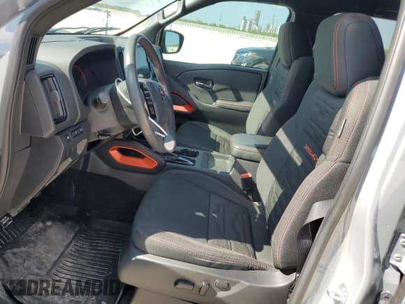 ✅ 2025 Nissan Frontier Pro-4X • VIN: 1N6ED1EKXSN600263 • Лот: 90295315. Опубликован ранее на Copart с пробегом 9 507 миль. Бесплатный доступ к архиву аукционных продаж из США и подробный отчёт об истории автомобиля на DreamBid. Изображение 7.