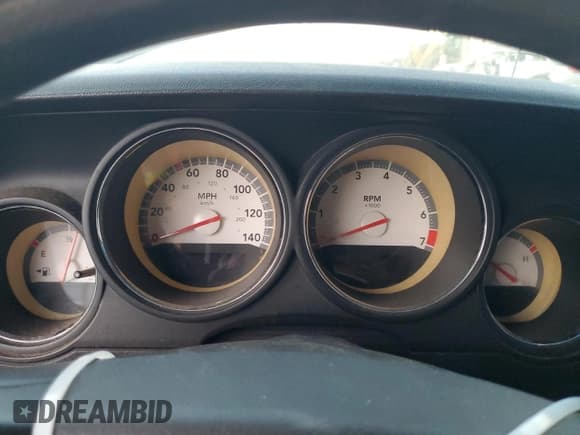 ✅ 2010 Dodge Challenger SE • VIN: 2B3CJ4DVXAH212457 • Lot: 87268434. Wystawiony na Copart z przebiegiem Nie podano. Bezpłatny archiwum sprzedaży aukcyjnych z USA i szczegółowy raport historii pojazdu na DreamBid. Zdjęcie 9.