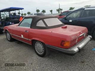 ✅ 1986 Mercedes-Benz 560 SL • VIN: WDBBA48D1GA038215 • Lot: 74450384. Wystawiony na Copart z przebiegiem Nie podano. Bezpłatny archiwum sprzedaży aukcyjnych z USA i szczegółowy raport historii pojazdu na DreamBid. Zdjęcie 2.