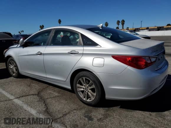 2013 Hyundai Sonata GLS z VIN 5NPEB4AC9DH773767, wystawiony jako Copart lot #85410395 z przebiegiem Nie podano mil oraz Szkoda całkowita • Salvage title. Historia ofert i sprzedaży dostępna na DreamBid. Obrazek 2.