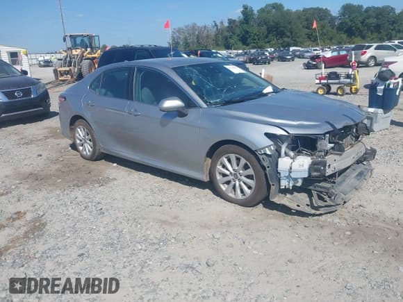 ✅ 2020 Toyota Camry LE • VIN: 4T1C11AK1LU961795 • Lot: 43360554. Wystawiony na IAAI z przebiegiem 145 227 mil. Bezpłatny archiwum sprzedaży aukcyjnych z USA i szczegółowy raport historii pojazdu na DreamBid. Zdjęcie 1.