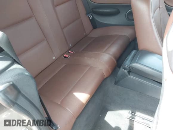 ✅ 2011 BMW 1 Series 128i • VIN: WBAUL7C5XBVE87044 • Lot: 42095602. Listed on IAAI with 163,049 mi. Free auction sales archive from the USA and detailed vehicle history report at DreamBid. Image 8.