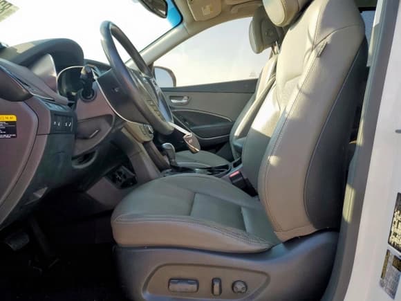 ✅ 2015 Hyundai Santa Fe Limited • VIN: KM8SR4HF6FU129985 • Лот: 82009195. Опубликован ранее на Copart с пробегом 115 067 миль. Бесплатный доступ к архиву аукционных продаж из США и подробный отчёт об истории автомобиля на DreamBid. Изображение 7.