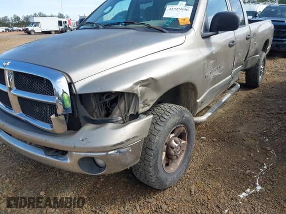 2005 Dodge 3500 SLT z VIN 3D7LS38C45G733457, wystawiony jako IAAI lot #41725956 z przebiegiem 361 441 mil mil oraz . Historia ofert i sprzedaży dostępna na DreamBid. Obrazek 18.