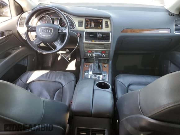 ✅ 2015 Audi Q7 Premium Plus • VIN: WA1LGAFE6FD018984 • Lot: 48009615. Wystawiony na Copart z przebiegiem 126 636 mil. Bezpłatny archiwum sprzedaży aukcyjnych z USA i szczegółowy raport historii pojazdu na DreamBid. Zdjęcie 8.