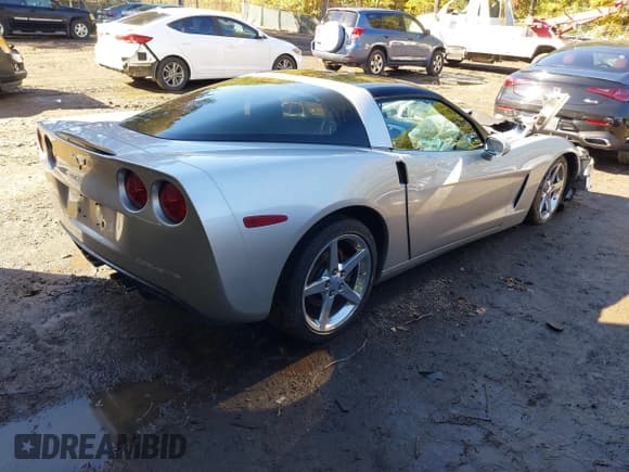 ✅ 2005 Chevrolet Corvette • VIN: 1G1YY24U955105580 • Лот: 43612681. Опубликован ранее на IAAI с пробегом 29 033 миль. Бесплатный доступ к архиву аукционных продаж из США и подробный отчёт об истории автомобиля на DreamBid. Изображение 4.