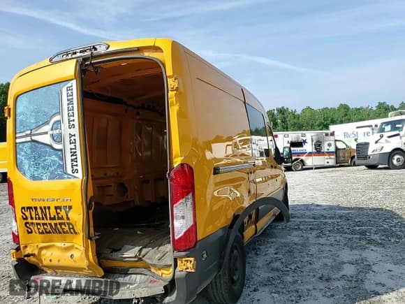 ✅ 2018 Ford Transit • VIN: 1FTBW2CM2JKA80070 • Лот: 59911535. Опубликован ранее на Copart с пробегом 231 960 миль. Бесплатный доступ к архиву аукционных продаж из США и подробный отчёт об истории автомобиля на DreamBid. Изображение 15.