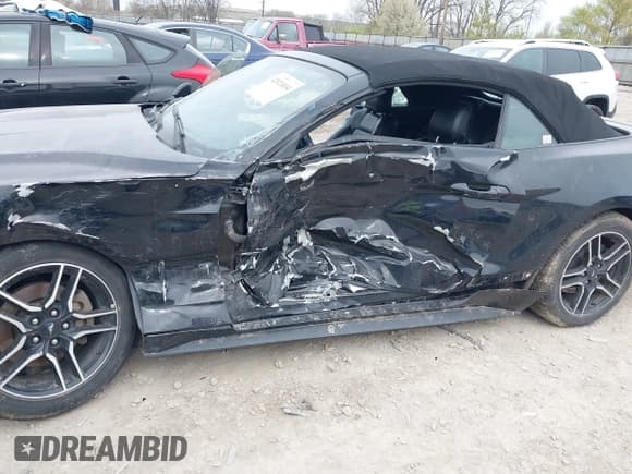 ✅ 2018 Ford Mustang EcoBoost Premium • VIN: 1FATP8UH5J5111239 • Lot: 42021034. Listed on IAAI with 96,986 mi. Free auction sales archive from the USA and detailed vehicle history report at DreamBid. Image 6.