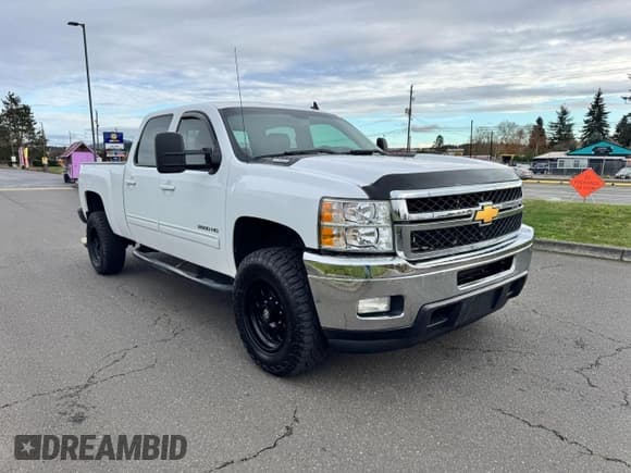 ✅ 2013 Chevrolet Silverado 2500HD LTZ • VIN: 1GC1KYE84DF230977 • Лот: 93779955. Опубликован ранее на Copart с пробегом 180 953 миль. Бесплатный доступ к архиву аукционных продаж из США и подробный отчёт об истории автомобиля на DreamBid. Изображение 1.
