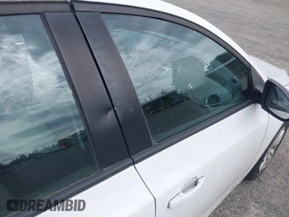 ✅ 2014 Chevrolet Cruze LS • VIN: 1G1PA5SG0E7189811 • Lot: 43023493. Wystawiony na IAAI z przebiegiem 152 958 mil. Bezpłatny archiwum sprzedaży aukcyjnych z USA i szczegółowy raport historii pojazdu na DreamBid. Zdjęcie 13.