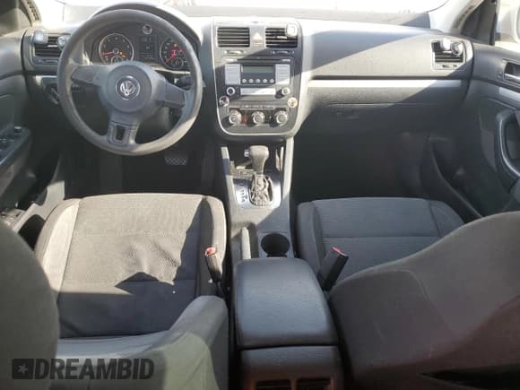 ✅ 2010 Volkswagen Jetta S • VIN: 3VWJZ7AJ2AM049092 • Лот: 52806955. Опубликован ранее на Copart с пробегом 251 408 миль. Бесплатный доступ к архиву аукционных продаж из США и подробный отчёт об истории автомобиля на DreamBid. Изображение 8.