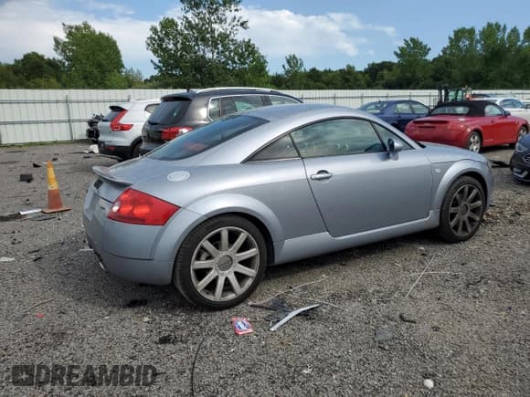 ✅ 2002 Audi TT • VIN: TRUWT28N121026557 • Lot: 62336185. Wystawiony na Copart z przebiegiem 110 747 mil. Bezpłatny archiwum sprzedaży aukcyjnych z USA i szczegółowy raport historii pojazdu na DreamBid. Zdjęcie 3.