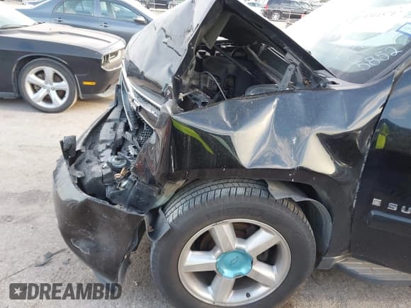 ✅ 2008 Chevrolet Suburban LTZ • VIN: 3GNFC16058G225852 • Лот: 43115717. Опубликован ранее на IAAI с пробегом 119 308 миль. Бесплатный доступ к архиву аукционных продаж из США и подробный отчёт об истории автомобиля на DreamBid. Изображение 13.