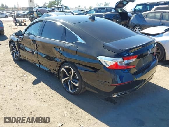 ✅ 2022 Honda Accord Sport • VIN: 1HGCV1F32NA067997 • Lot: 43557621. Wystawiony na IAAI z przebiegiem 57 144 mil. Bezpłatny archiwum sprzedaży aukcyjnych z USA i szczegółowy raport historii pojazdu na DreamBid. Zdjęcie 3.