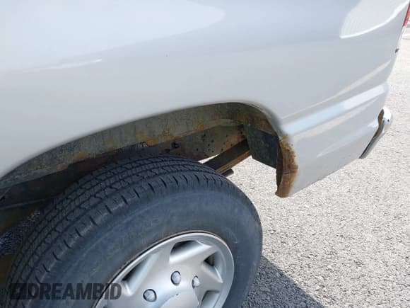 ✅ 2012 Ford Econoline Passenger XL • VIN: 1FBNE3BL3CDA32121 • Lot: 41799112. Wystawiony na IAAI z przebiegiem 173 711 mil. Bezpłatny archiwum sprzedaży aukcyjnych z USA i szczegółowy raport historii pojazdu na DreamBid. Zdjęcie 6.