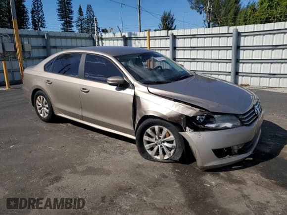 ✅ 2015 Volkswagen Passat S • VIN: 1VWAS7A32FC021405 • Lot: 93259955. Listed on Copart with 142,165 mi. Free auction sales archive from the USA and detailed vehicle history report at DreamBid. Image 4.