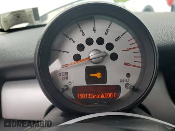 2011 MINI Hardtop с VIN WMWSU3C59BT099244, выставлен на аукционе Copart как лот 43682064 с пробегом 168 133 миль миль и Чистый • Clean title. История ставок и продаж доступна на DreamBid. Изображение 9.