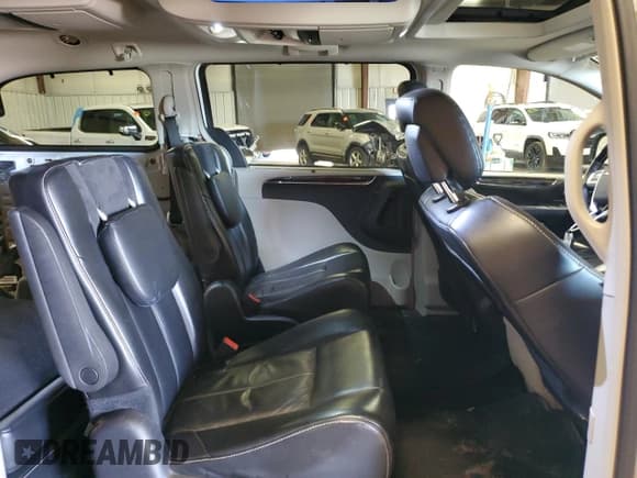 ✅ 2016 Chrysler Town & Country Limited Platinum • VIN: 2C4RC1GG6GR120098 • Лот: 50366965. Опубликован ранее на Copart с пробегом 130 202 миль. Бесплатный доступ к архиву аукционных продаж из США и подробный отчёт об истории автомобиля на DreamBid. Изображение 11.