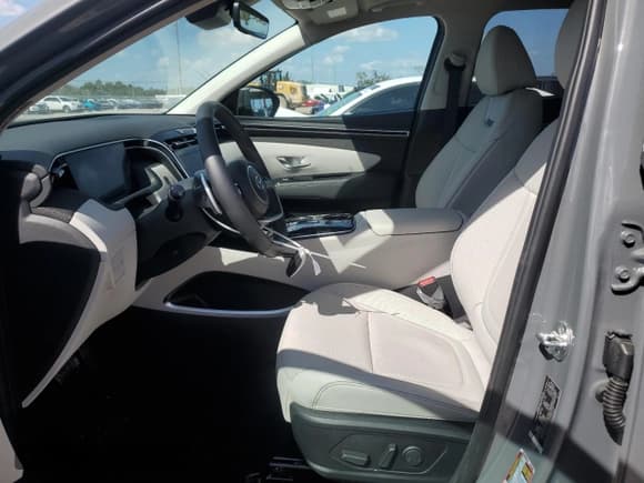 ✅ 2024 Hyundai Tucson Limited • VIN: 5NMJE3DE8RH396687 • Lot: 77101484. Wystawiony na Copart z przebiegiem 2 818 mil. Bezpłatny archiwum sprzedaży aukcyjnych z USA i szczegółowy raport historii pojazdu na DreamBid. Zdjęcie 7.