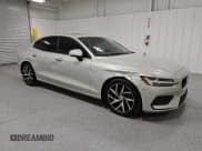 ✅ 2019 Volvo S60 Momentum • VIN: 7JR102FK3KG002524 • Лот: 80511285. Опубликован ранее на Copart с пробегом 84 051 миль. Бесплатный доступ к архиву аукционных продаж из США и подробный отчёт об истории автомобиля на DreamBid. Изображение 4.