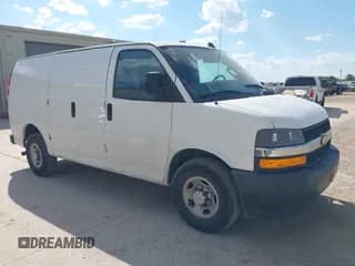✅ 2019 Chevrolet Express Cargo • VIN: 1GCWGAFG3K1217006 • Lot: 43097418. Wystawiony na IAAI z przebiegiem 146 523 mil. Bezpłatny archiwum sprzedaży aukcyjnych z USA i szczegółowy raport historii pojazdu na DreamBid. Zdjęcie 1.