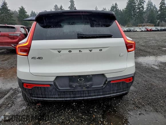 ✅ 2024 Volvo XC40 Plus • VIN: YV4ER3XL7R2257605 • Лот: 93764605. Опубликован ранее на Copart с пробегом 13 497 миль. Бесплатный доступ к архиву аукционных продаж из США и подробный отчёт об истории автомобиля на DreamBid. Изображение 6.