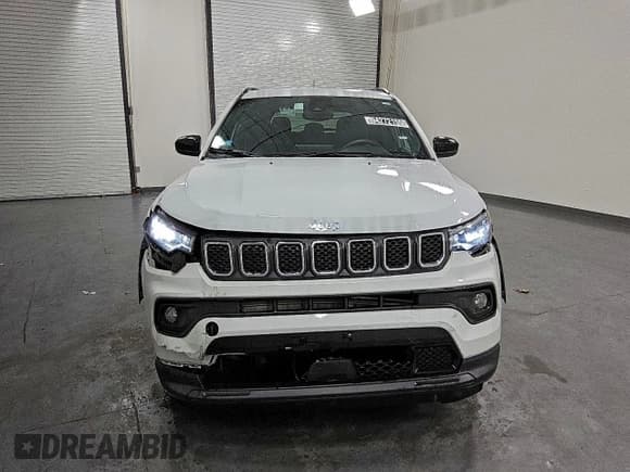 ✅ 2024 Jeep Compass Latitude • VIN: 3C4NJDBN3RT604189 • Лот: 94272155. Опубликован ранее на Copart с пробегом 27 194 миль. Бесплатный доступ к архиву аукционных продаж из США и подробный отчёт об истории автомобиля на DreamBid. Изображение 5.