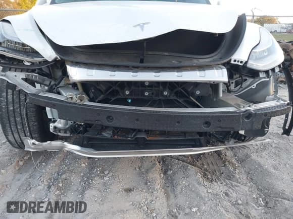 ✅ 2022 Tesla Model Y Long Range • VIN: 7SAYGDEE6NF313110 • Lot: 41703939. Wystawiony na IAAI z przebiegiem 12 468 mil. Bezpłatny archiwum sprzedaży aukcyjnych z USA i szczegółowy raport historii pojazdu na DreamBid. Zdjęcie 19.