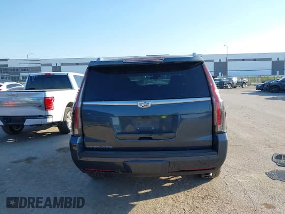 ✅ 2019 Cadillac Escalade Premium Luxury • VIN: 1GYS4CKJ4KR183416 • Лот: 43367780. Опубликован ранее на IAAI с пробегом 87 272 миль. Бесплатный доступ к архиву аукционных продаж из США и подробный отчёт об истории автомобиля на DreamBid. Изображение 16.