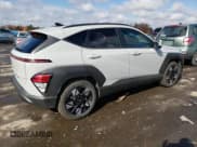 ✅ 2025 Hyundai Kona SEL • VIN: KM8HB3AB7SU306750 • Лот: 91208265. Опубликован ранее на Copart с пробегом 8 474 миль. Бесплатный доступ к архиву аукционных продаж из США и подробный отчёт об истории автомобиля на DreamBid. Изображение 3.