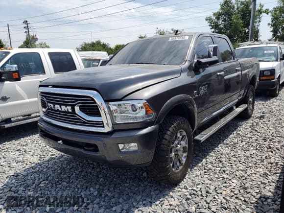 ✅ 2018 Ram 2500 Limited • VIN: 3C6UR5GL1JG368664 • Lot: 55570555. Listed on Copart with 127,134 mi. Free auction sales archive from the USA and detailed vehicle history report at DreamBid. Image 2.