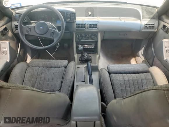 ✅ 1989 Ford Mustang • VIN: 1FABP41E3KF176536 • Lot: 58233075. Wystawiony na Copart z przebiegiem 17 202 mil. Bezpłatny archiwum sprzedaży aukcyjnych z USA i szczegółowy raport historii pojazdu na DreamBid. Zdjęcie 8.