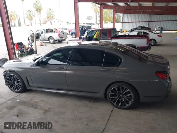 ✅ 2020 BMW 7 Series 740i • VIN: WBA7T2C00LGF96641 • Lot: 43747060. Wystawiony na IAAI z przebiegiem 115 514 mil. Bezpłatny archiwum sprzedaży aukcyjnych z USA i szczegółowy raport historii pojazdu na DreamBid. Zdjęcie 15.