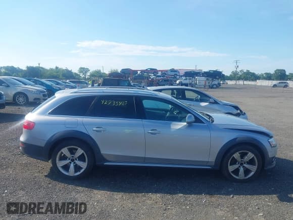 ✅ 2015 Audi allroad A4 Premium Plus • VIN: WA1UFAFL3FA019307 • Лот: 42735485. Опубликован ранее на IAAI с пробегом 126 644 миль. Бесплатный доступ к архиву аукционных продаж из США и подробный отчёт об истории автомобиля на DreamBid. Изображение 13.