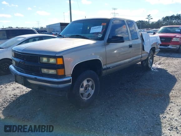 ✅ 1998 Chevrolet Silverado 1500 • VIN: 1GCEK19RXWR137409 • Lot: 43411044. Listed on IAAI with 311,607 mi. Free auction sales archive from the USA and detailed vehicle history report at DreamBid. Image 2.