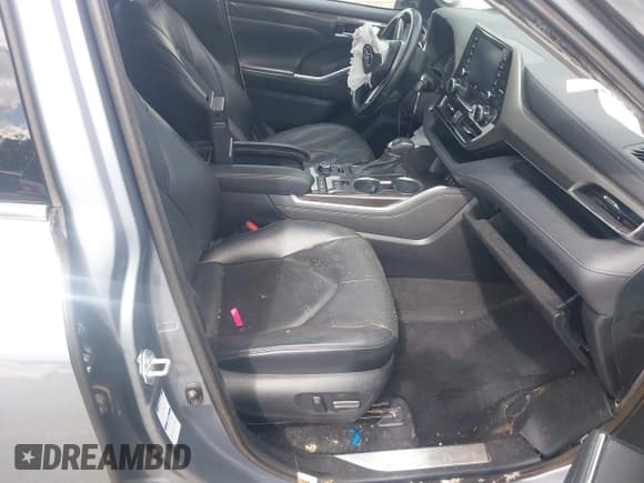 ✅ 2022 Toyota Highlander Limited • VIN: 5TDDZRBH0NS168546 • Lot: 42985737. Wystawiony na IAAI z przebiegiem 190 711 mil. Bezpłatny archiwum sprzedaży aukcyjnych z USA i szczegółowy raport historii pojazdu na DreamBid. Zdjęcie 5.