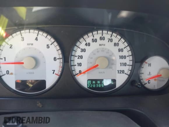 ✅ 2004 Dodge Stratus • VIN: 1B3EL36J64N366764 • Lot: 43541582. Wystawiony na IAAI z przebiegiem 228 389 mil. Bezpłatny archiwum sprzedaży aukcyjnych z USA i szczegółowy raport historii pojazdu na DreamBid. Zdjęcie 7.