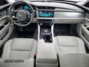 ✅ 2016 Jaguar XF 35t Prestige • VIN: SAJBK4BV9GCY21482 • Lot: 81254335. Wystawiony na Copart z przebiegiem 80 177 mil. Bezpłatny archiwum sprzedaży aukcyjnych z USA i szczegółowy raport historii pojazdu na DreamBid. Zdjęcie 8.