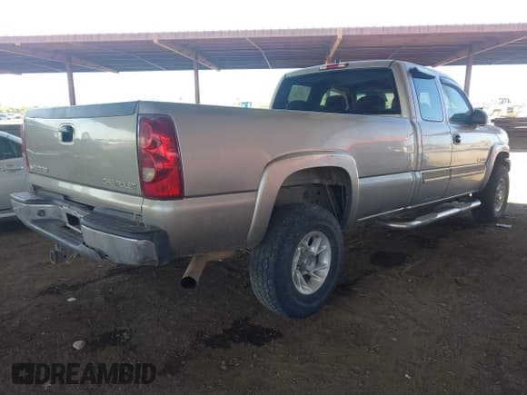 ✅ 2003 Chevrolet Silverado 2500HD LS • VIN: 1GCHC29U13E353706 • Lot: 42398034. Wystawiony na IAAI z przebiegiem 205 065 mil. Bezpłatny archiwum sprzedaży aukcyjnych z USA i szczegółowy raport historii pojazdu na DreamBid. Zdjęcie 4.